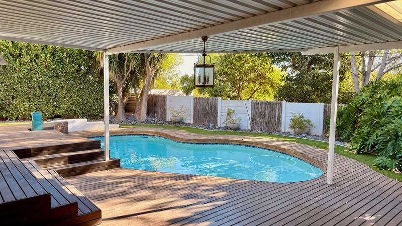 5 Bedroom Property for Sale in Kenridge Western Cape